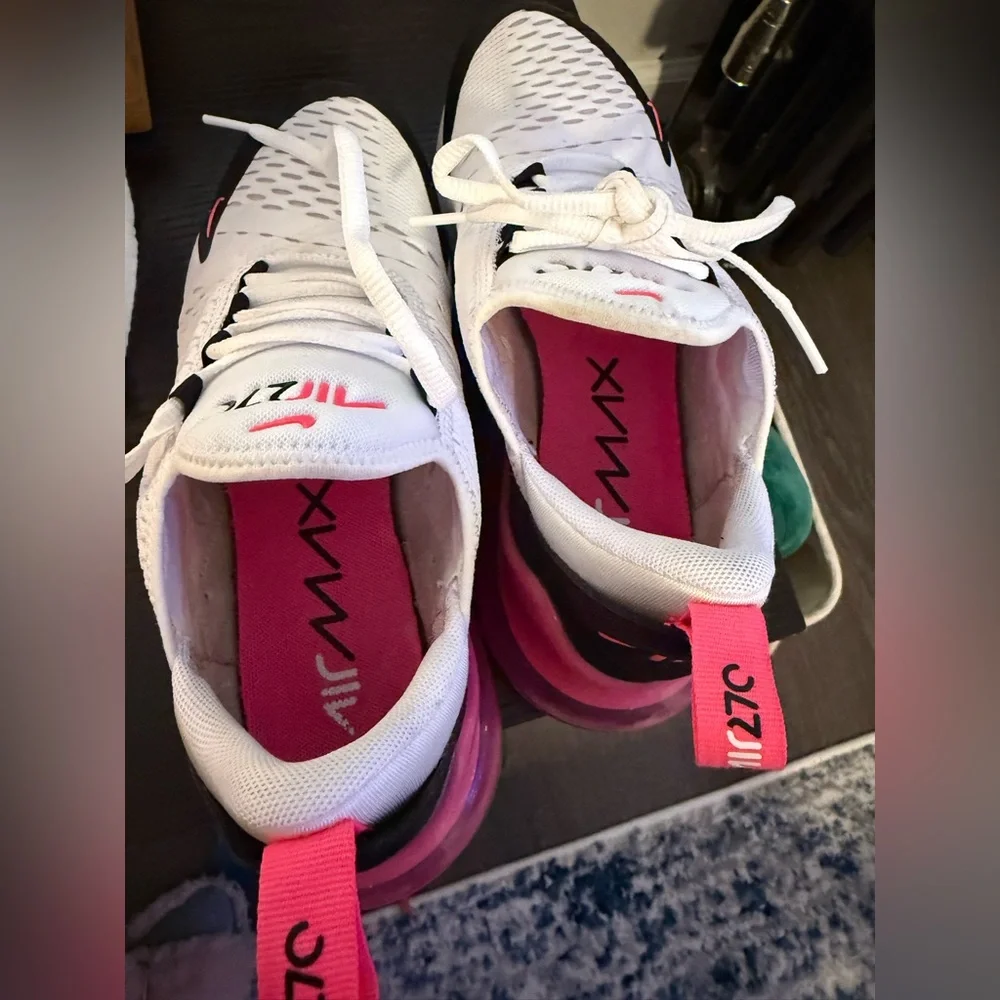 Women’s Nike air 270 Sneakers - Picture 3 of 6